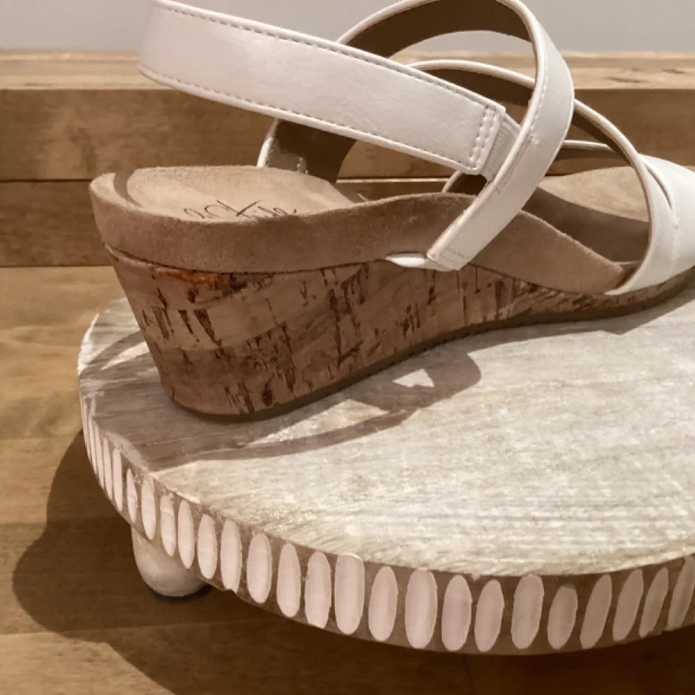 Life Stride Milly Cork Wedge White Straps Sandal Size 6.5M - Picture 8 of 8